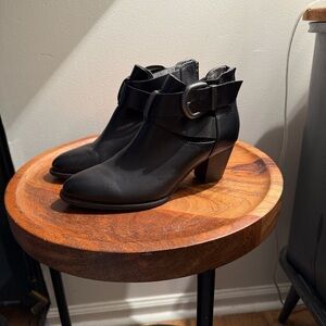 Vionic Sleek Black Ankle Boots with Buckle